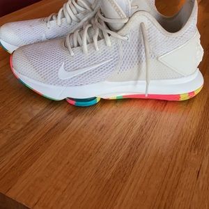 Nike Lebron Witness 4 EP shoes